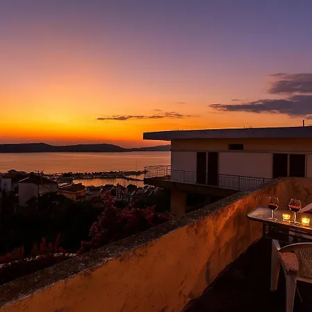 Apartment Sunset Retreat With Panoramic Sea Views